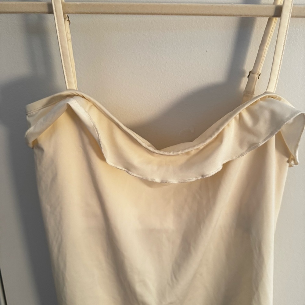 Splits59 Cream Ruffle Neck Built-In Bra Tank | Waist Tie | Size M - Picture 2 of 5